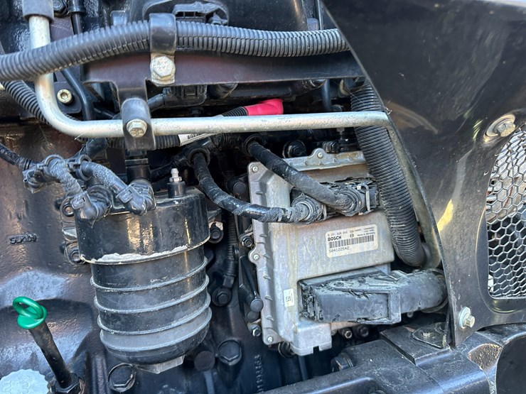 2014-new-holland-t8.330-image-64