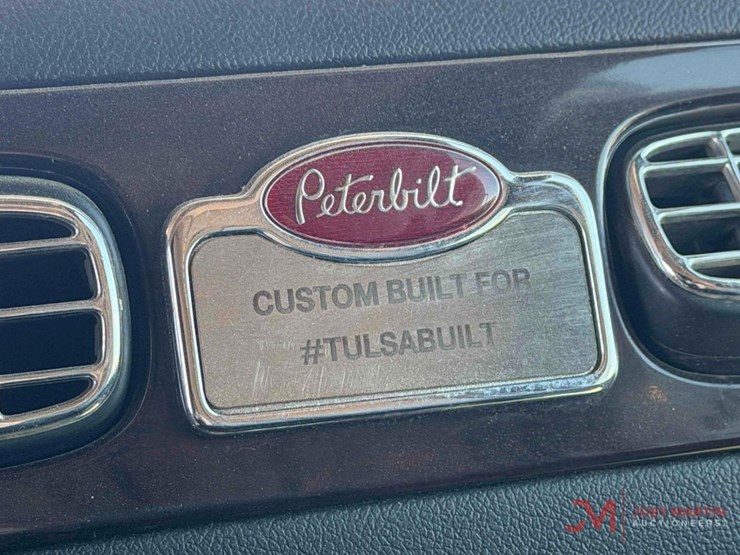 2021-peterbilt-389-image-44