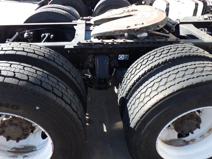 2016-kenworth-t680-image-8