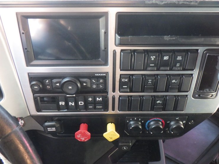 2020-mack-anthem-image-15