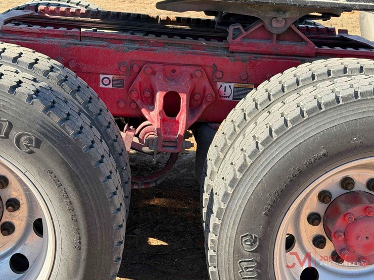 2021-peterbilt-389-image-25