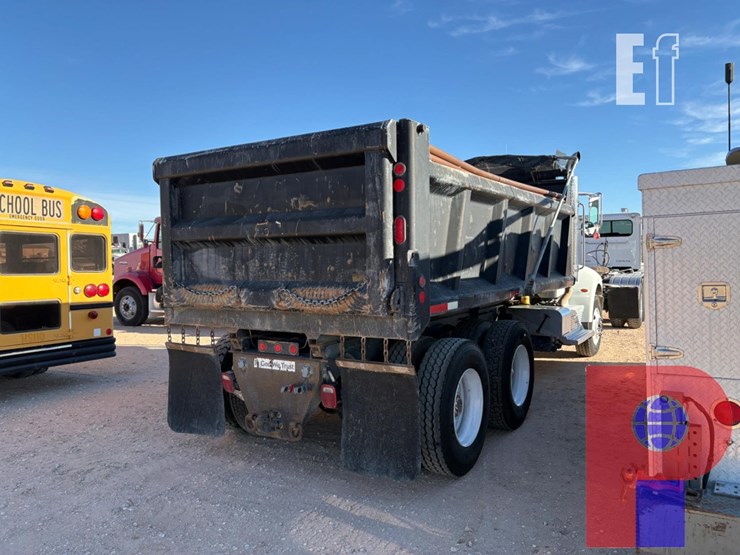 2020-peterbilt-348-image-3