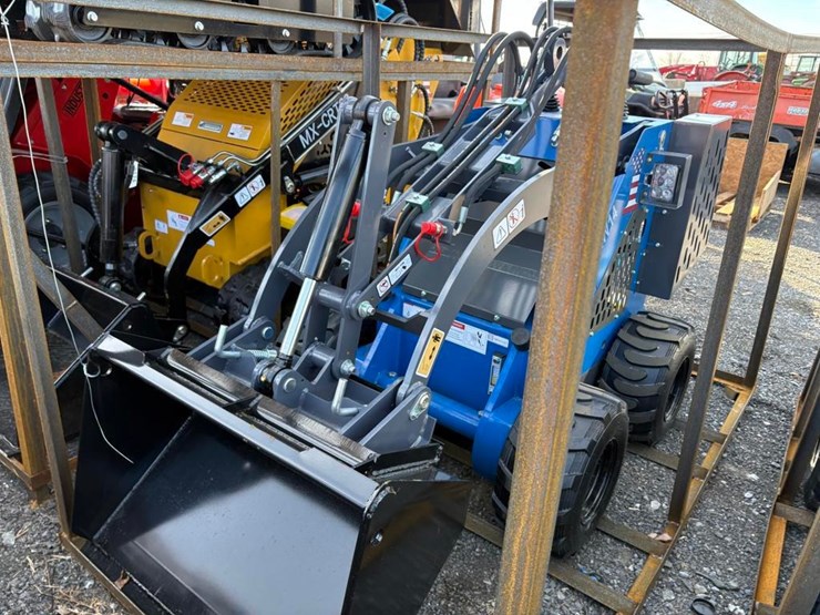 agt-compact-track-loader-image-2