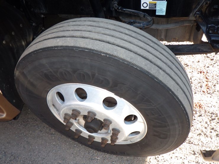 2022-kenworth-t680-image-27