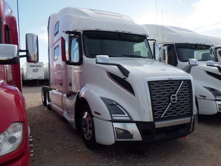 2021-volvo-vnl-860-image-4