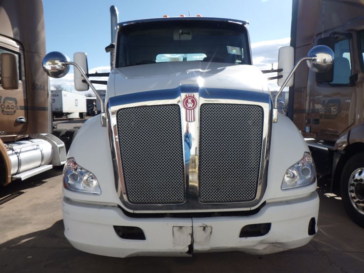 2016-kenworth-t680-image-4
