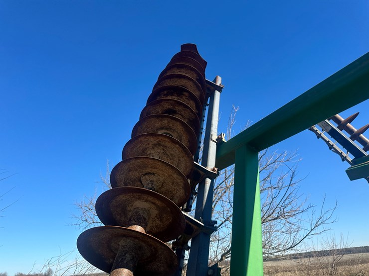 john-deere-32-image-45