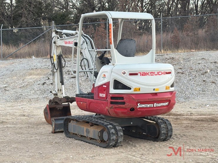 2020-takeuchi-tb230-image-1