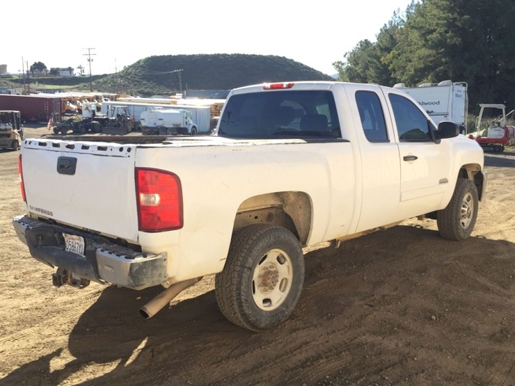 2011-chevrolet-2500hd-image-3