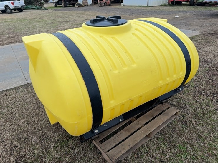 400-gallon-elliptical-tank-with-metal-straps-￼-image-19