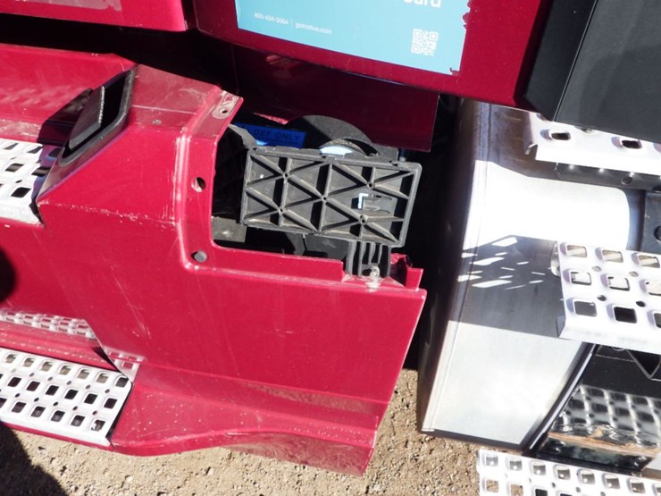 2021-volvo-vnl-300-image-20