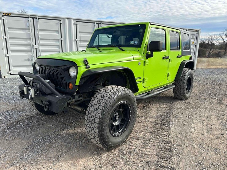 2013-jeep-wrangler-sport-image-1