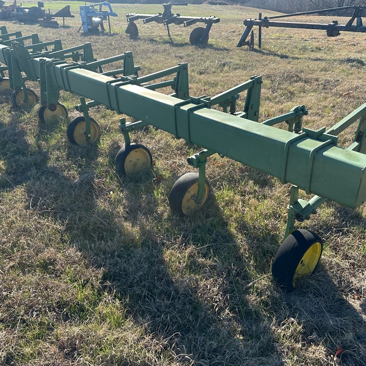 #35831 • 8-row 30" Cultivator