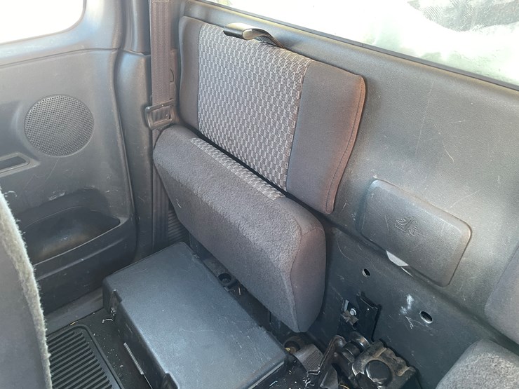 2012-chevrolet-colorado-image-24