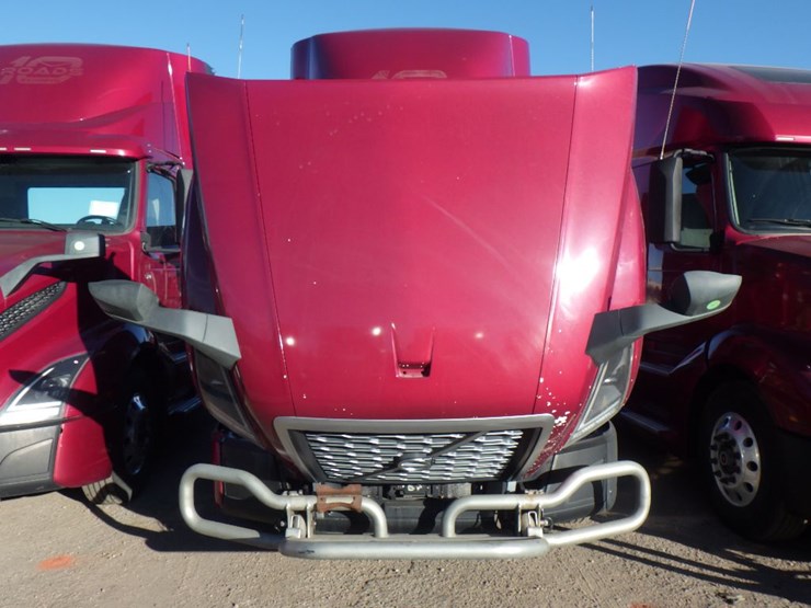 2021-volvo-vnl-300-image-23