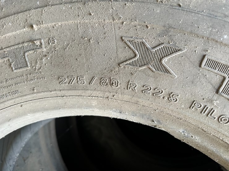 #35097-•-lot-of-miscellaneous-tires-image-10