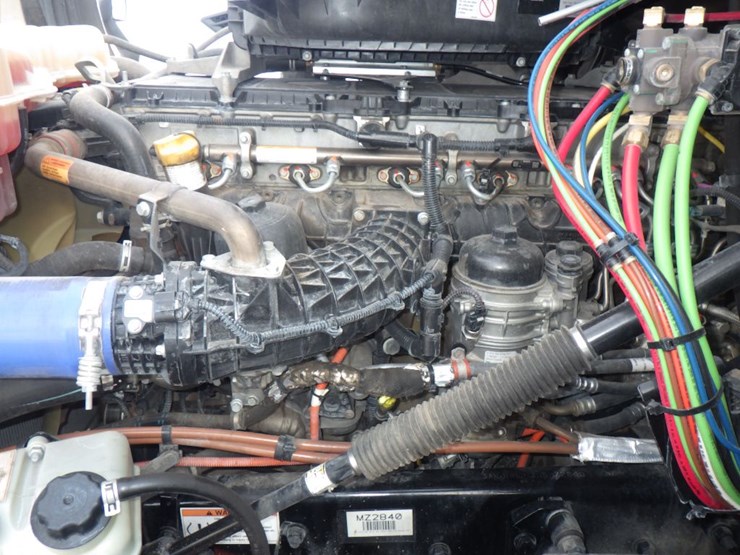 2022-freightliner-cascadia-126-image-24