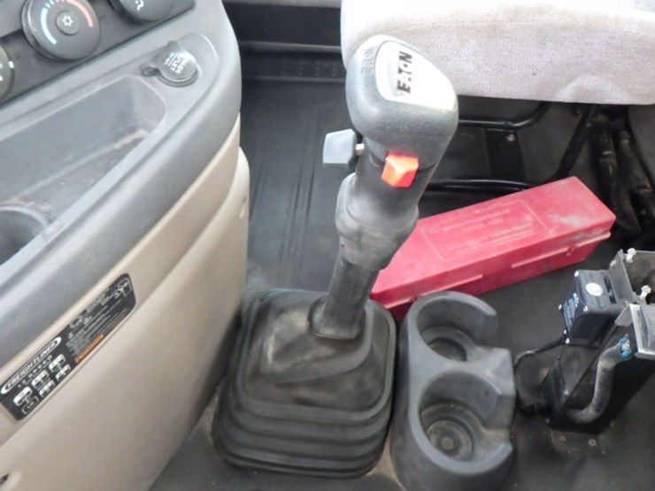 2009-freightliner-cascadia-125-image-19