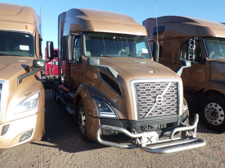 2023-volvo-vnl-760-image-3