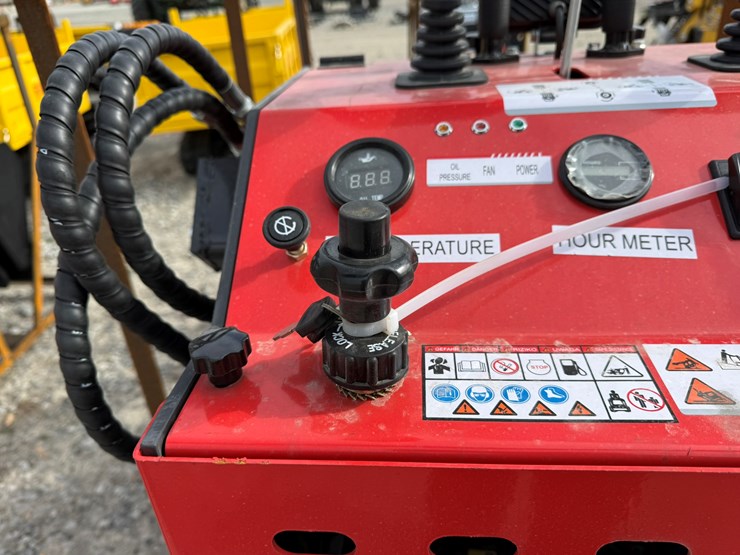 #22787-•-unused-agt-ysrt114-stand-on-tracked-loader-ysrt142025l110321-image-12