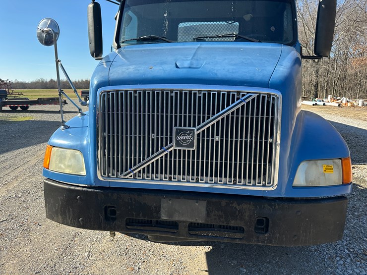 1998-volvo-vn-image-32