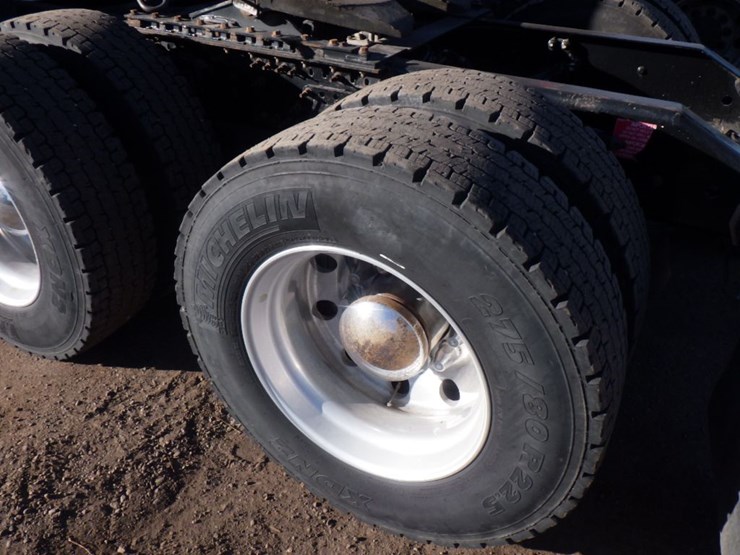 2020-volvo-vnl-760-image-11