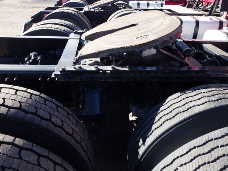 2021-volvo-vnl-300-image-7