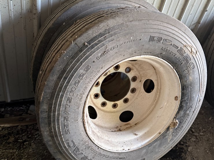 #35096-•-lot-of-(2)-dynatrac-295/75r22.5-tires-w/rims-image-2