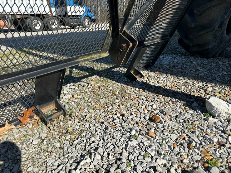 #35804-•-3pt-back-glass-tractor-guard-image-5