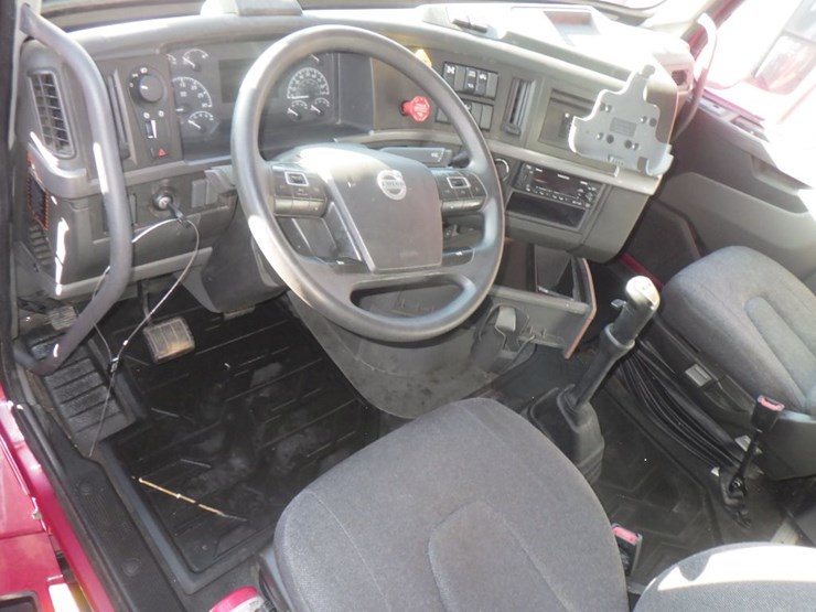 2020-volvo-vnl-760-image-16