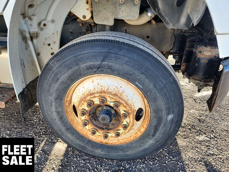 2008-freightliner-m2-106-image-14