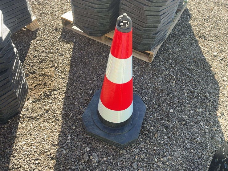 (21)-safety-cones-image-2
