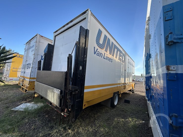 2001-international-4700-image-13