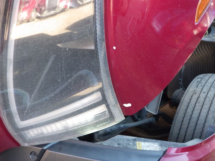 2021-volvo-vnl-300-image-30