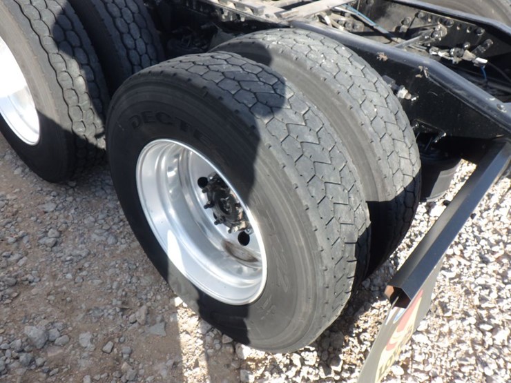 2022-freightliner-cascadia-126-image-15