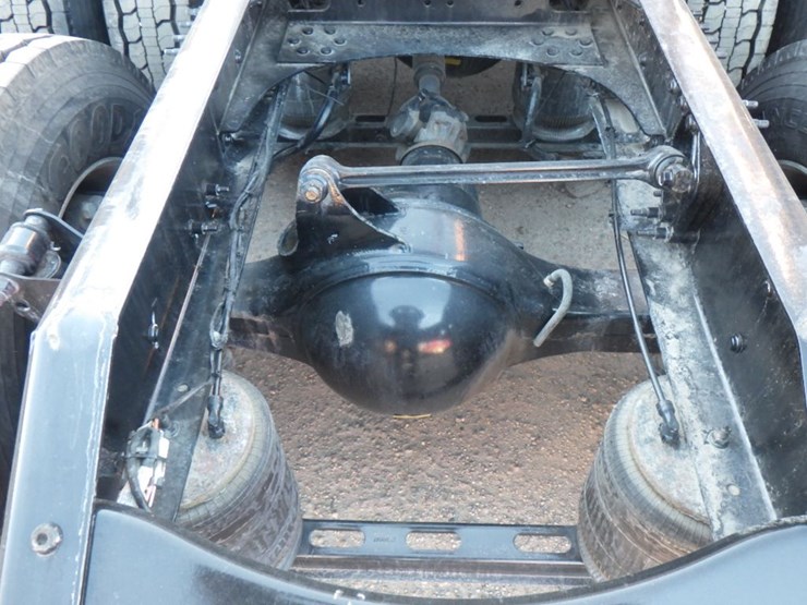 2023-volvo-vnl-760-image-9