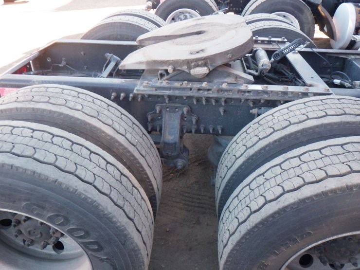 2020-volvo-vnl-760-image-4