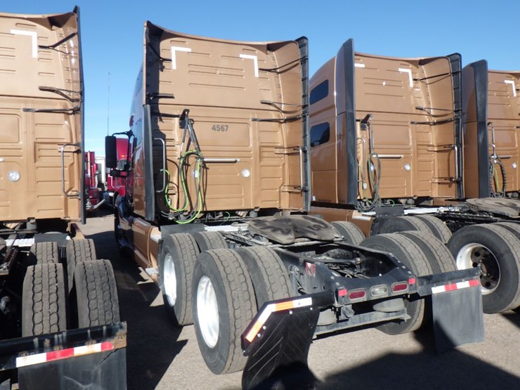 2022-volvo-vnl-760-image-10