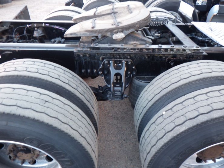 2022-kenworth-t680-image-10