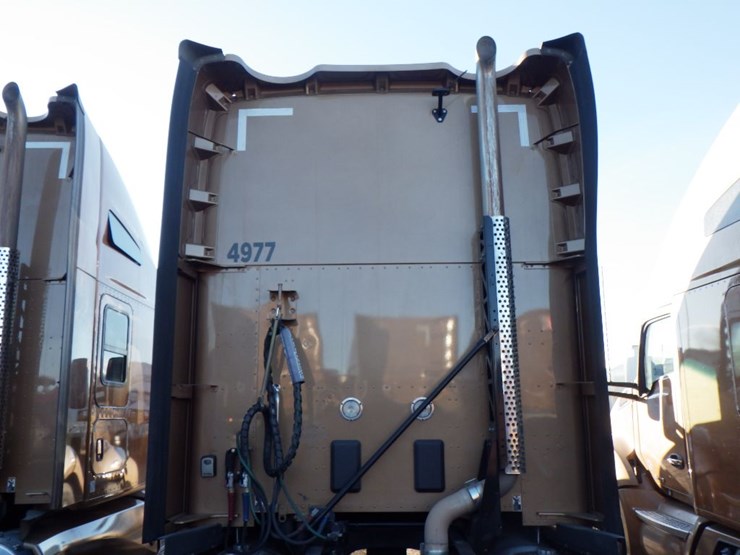 2022-kenworth-t680-image-12