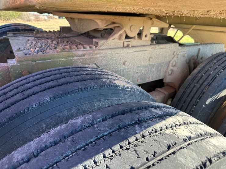 1974-ford-9000-image-24