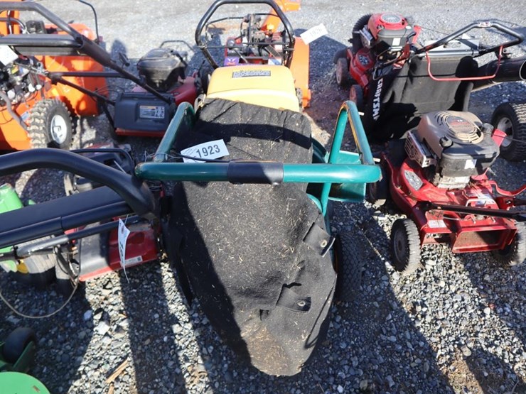 yardman-5.5hp-self-propelled-yard-vacuum-image-4