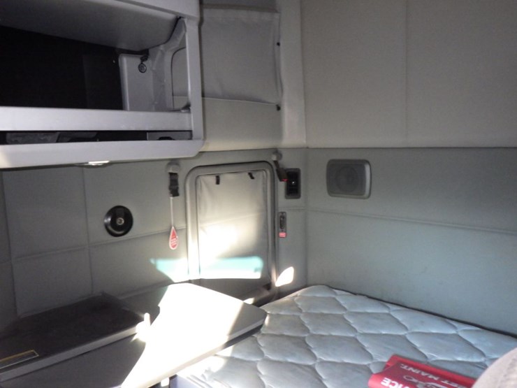 2022-kenworth-t680-image-23