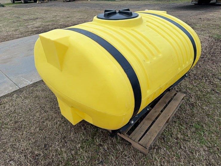 400-gallon-elliptical-tank-with-metal-straps-￼-image-17
