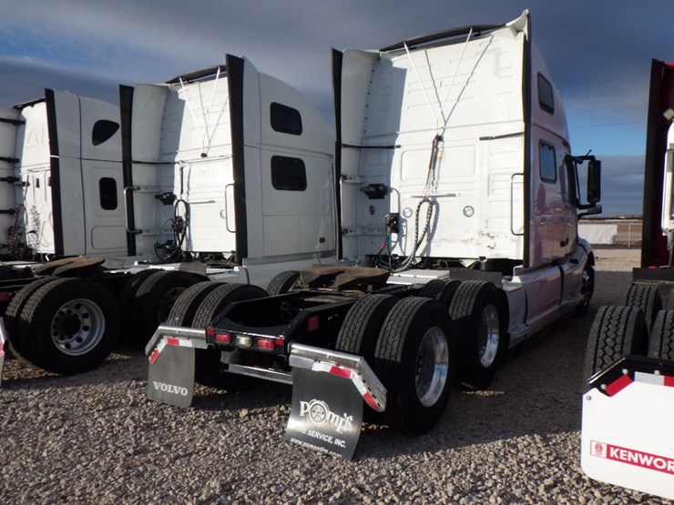 2021-volvo-vnl-860-image-12