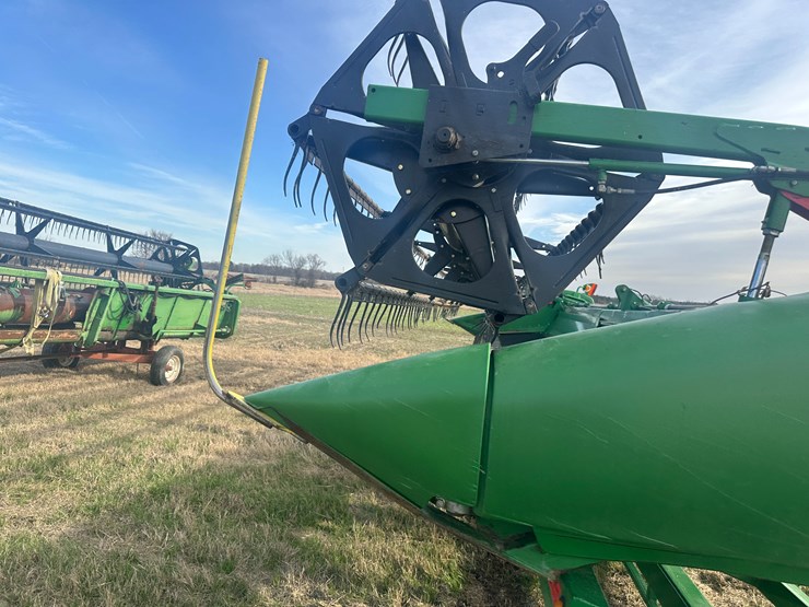 2015-john-deere-630d-image-22