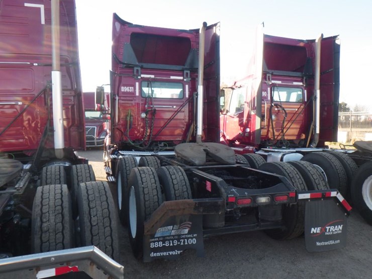 2021-volvo-vnl-300-image-13