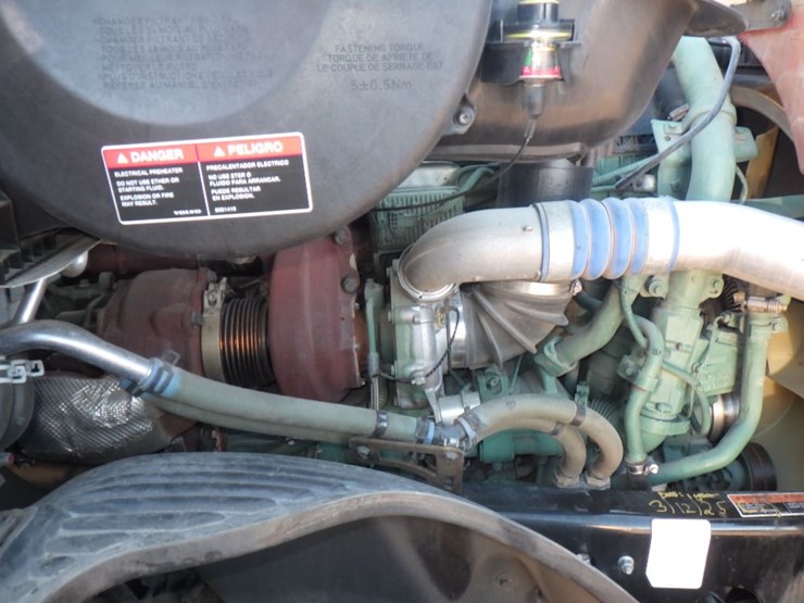 2023-volvo-vnl-760-image-24