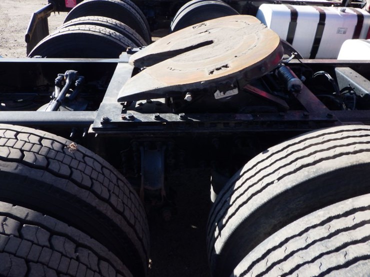 2021-volvo-vnl-300-image-7