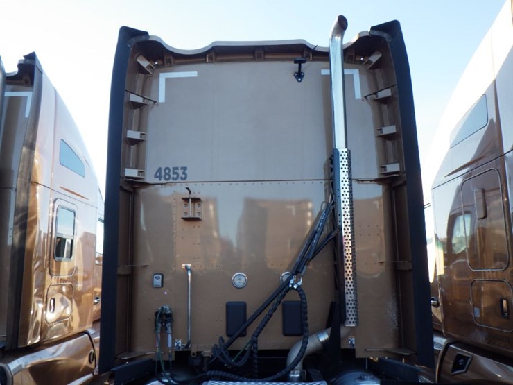 2022-kenworth-t680-image-16